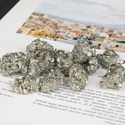 Raw Pyrite stone : Stone of Wealth Abundance - sattvagem